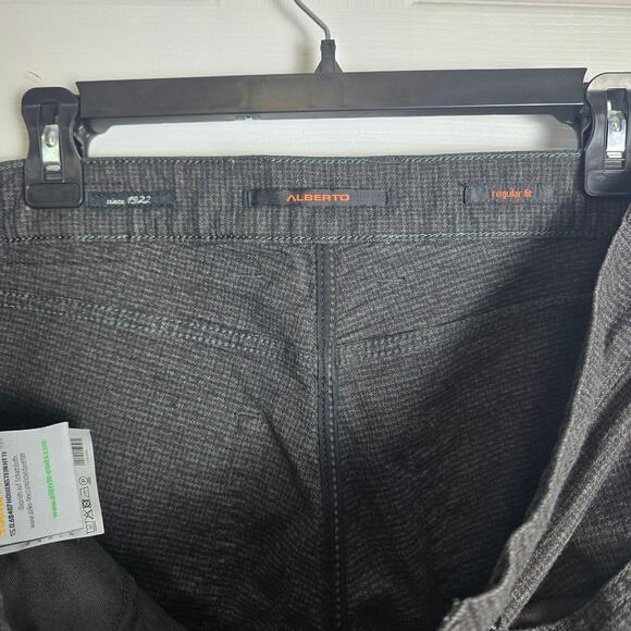 Versatile Black Chinos with Classic Straight-Leg Cut - Picture 5 of 10